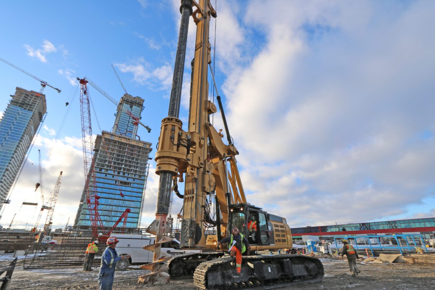 Pile driving rig with building construction in bckground