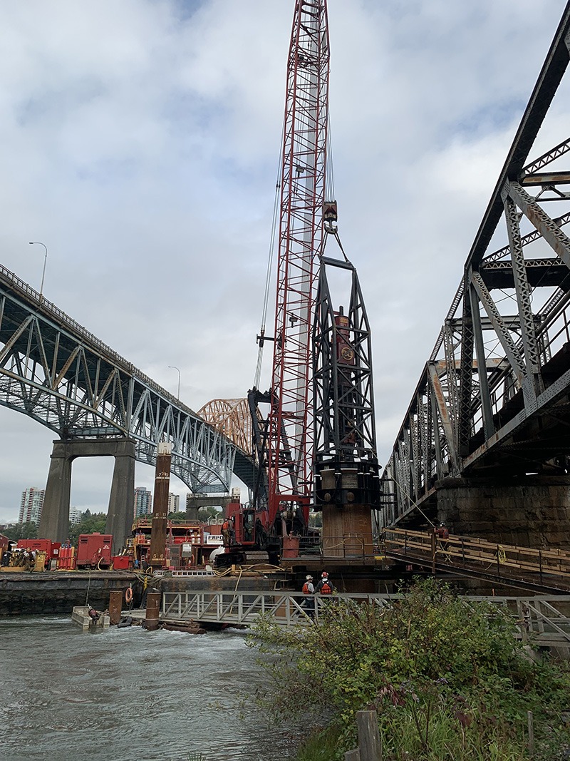 D220 hammer driving downstream pile at Pier 10