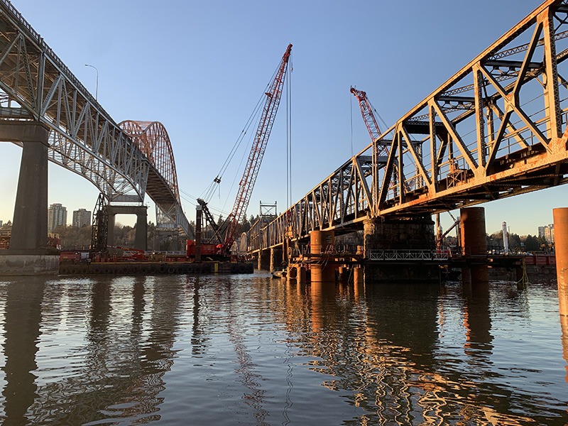 200-6 vibratory hammer driving falsework piles at Pier 8