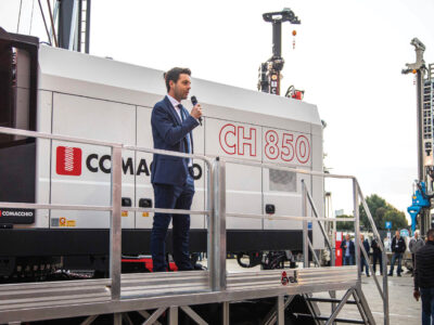 Presenter on stage in front of Comacchio CH 850