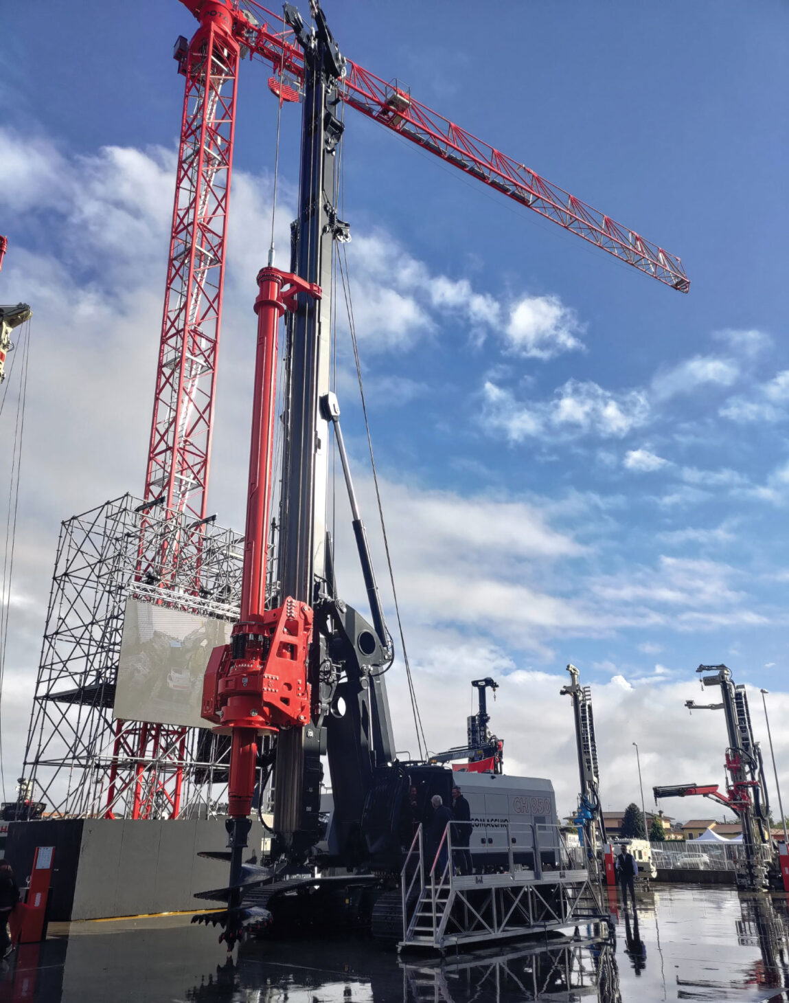 The CH 850 Multipurpose Piling Rig | Piling Canada