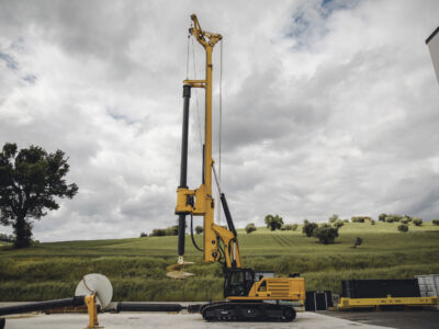 Side profile of HPM250 drilling rig with cloudy sky in background