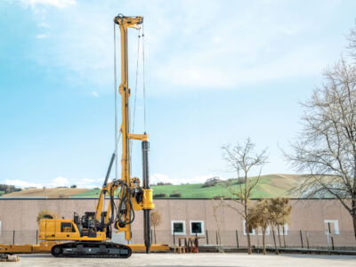 HPM200 CWS parked in front of facility
