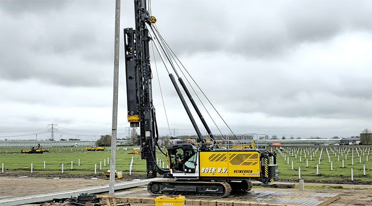 Boer BV driving piles in Vierpolders Netherlands